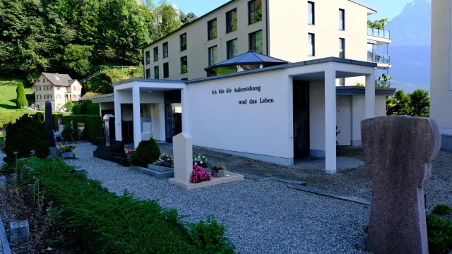 Abdankungshalle (Foto: Urs Heini) Abdankungshalle (Foto: Urs Heini)